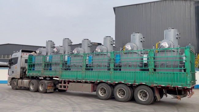 客户订购的6台垃圾焚烧炉发车了